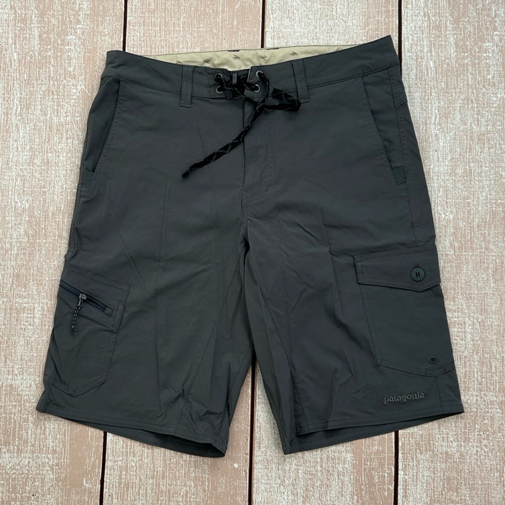 Patagonia Hybrid board shorts, 33